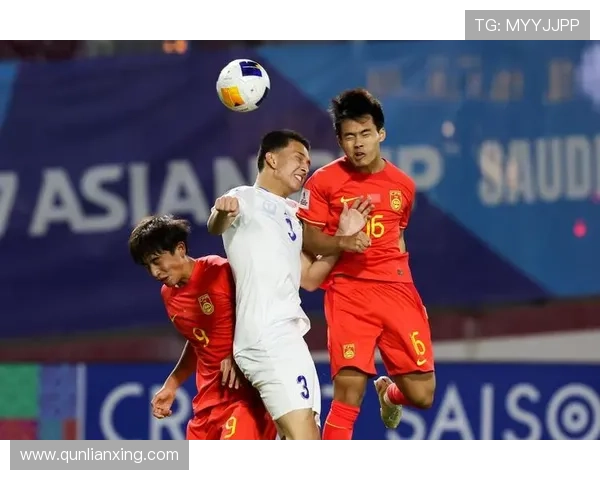 中国足球队备战亚洲杯 热身赛精彩上演争夺激烈